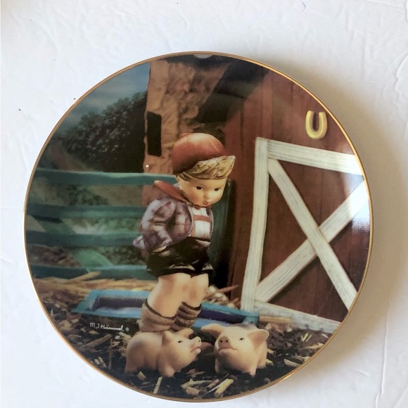 MJ Hummel Collectors Plate, The Danbury Mint “Farm Bot” No. TU4673 - Picture 2 of 4